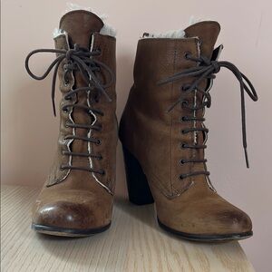 BOUTIQUE 9 Sherpa Lined Cognac Brown Lace-Up Heeled Ankle Boots 7.5